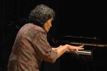 87岁高龄！中国第一代钢琴家巫漪丽老师演奏《梁祝》