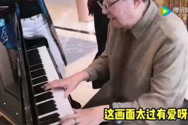 85岁谷建芬弹钢琴，徒弟毛阿敏等人边唱边起舞