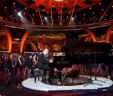 77岁钢琴家刘诗昆演奏《保卫黄河》震撼！