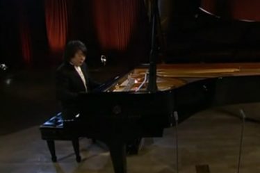 郎朗弹奏中国钢琴作品《望春风》，太好听了！